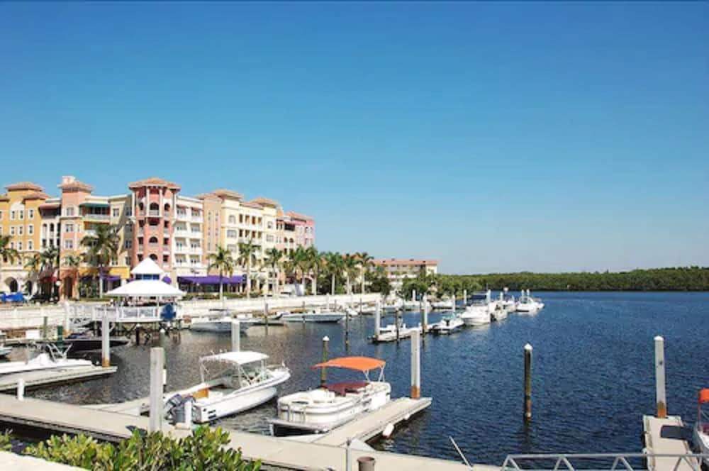 Hampton Inn Naples-Central Exterior photo