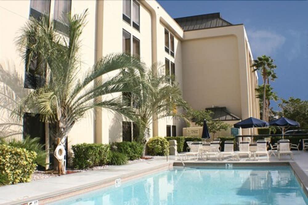 Hampton Inn Naples-Central Exterior photo