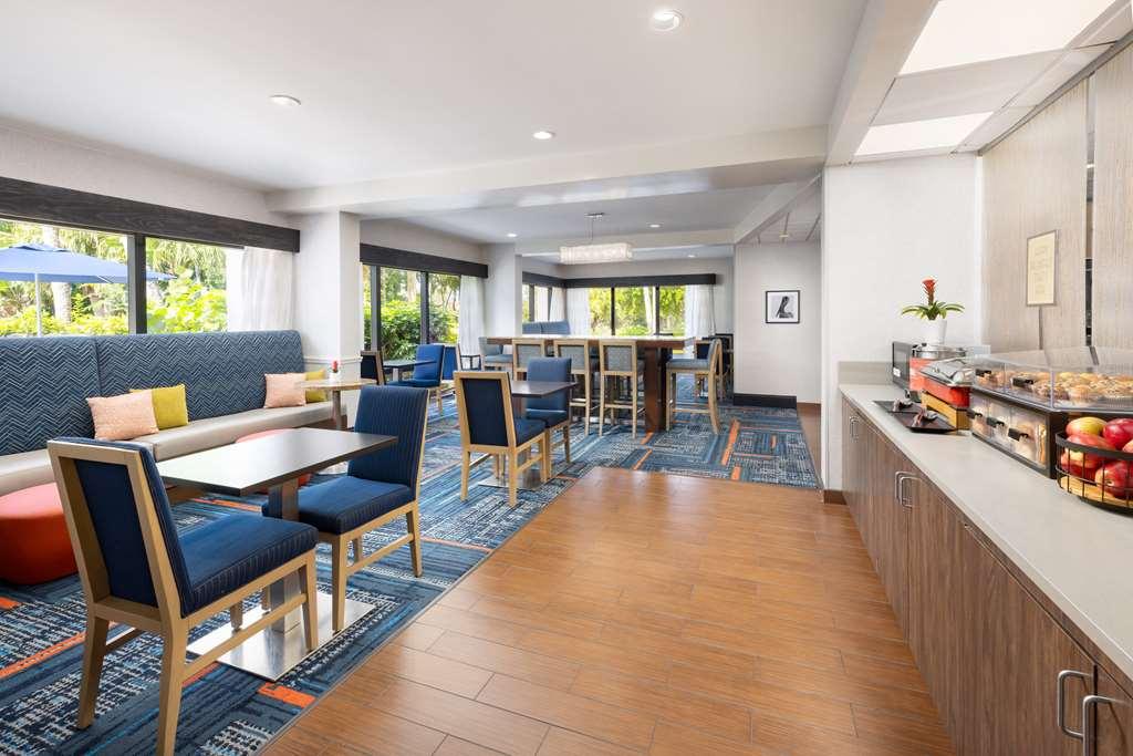Hampton Inn Naples-Central Restaurant photo