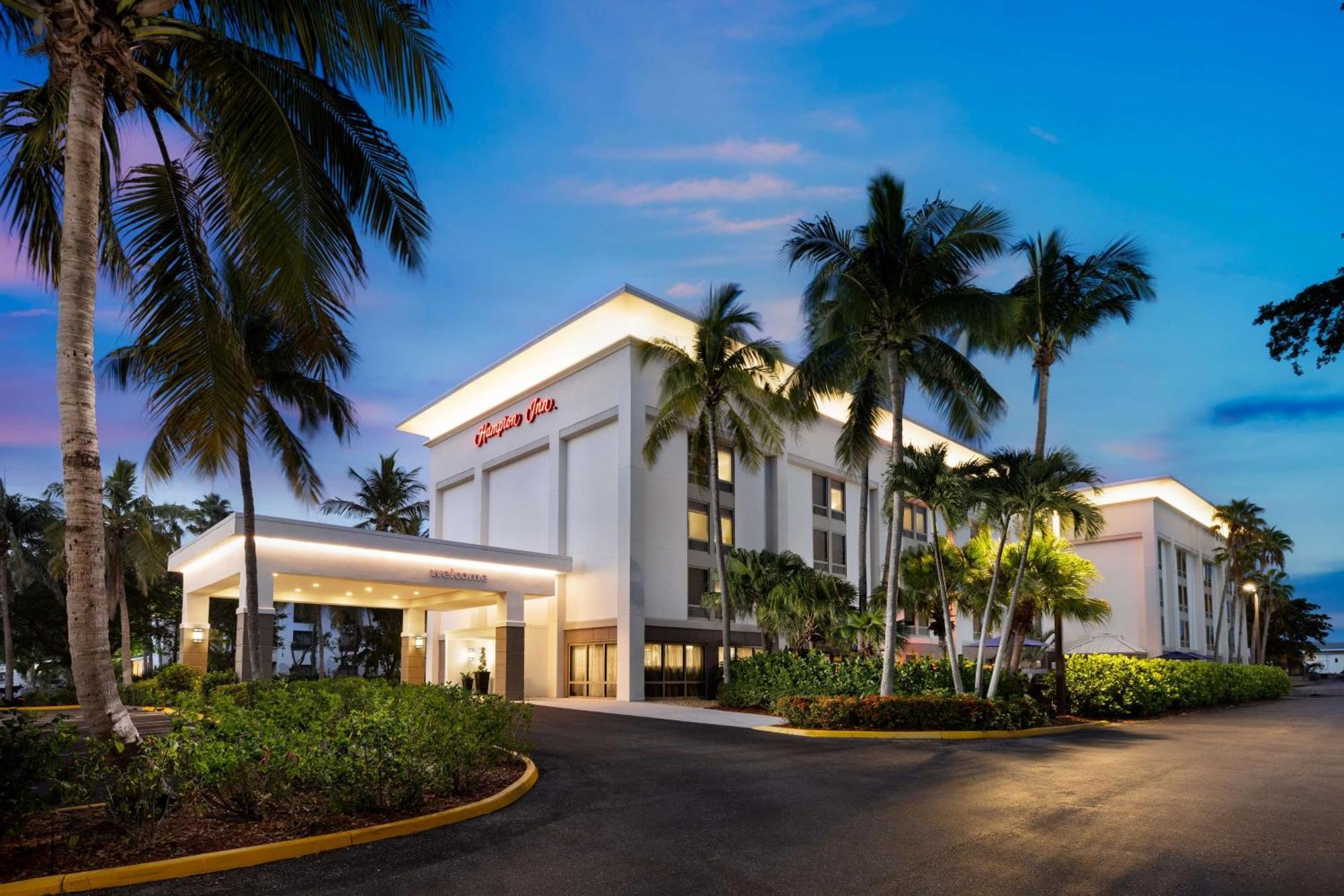 Hampton Inn Naples-Central Exterior photo