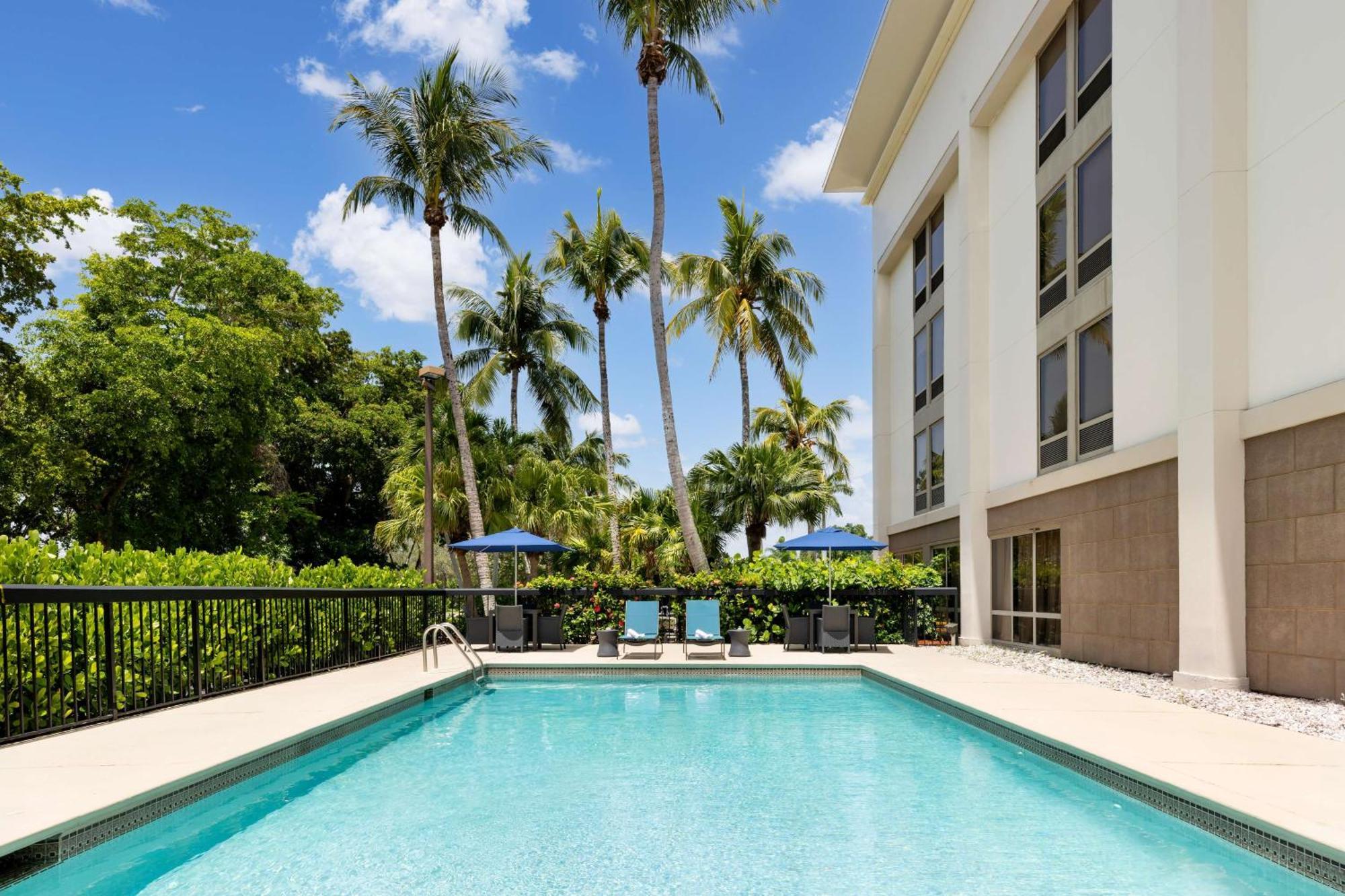Hampton Inn Naples-Central Exterior photo