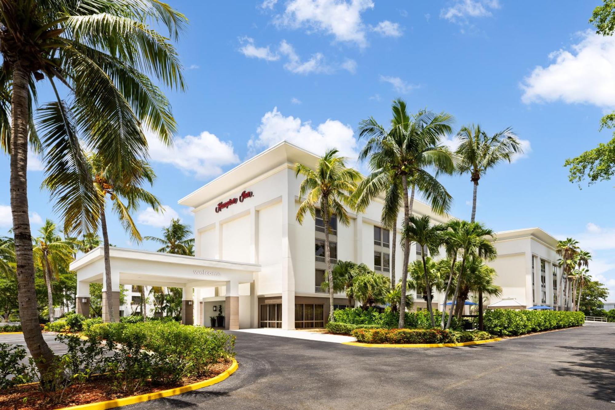 Hampton Inn Naples-Central Exterior photo